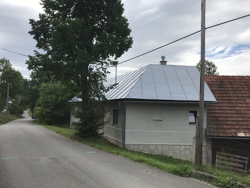 Čistenie a natieranie strechy | KEISH