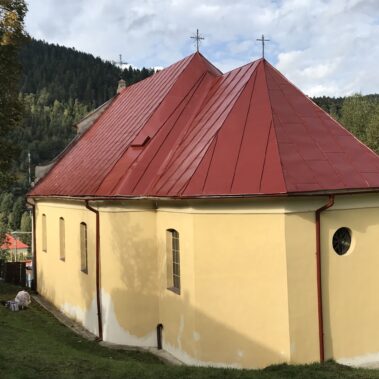 Natieranie strechy evanjelického kostola v obci Smolník | KEISH