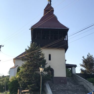 Natieranie strechy evanjelickej zvonice v Klenovci | KEISH